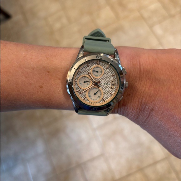 Fossil Watch with metal, multicolor face with rubber band - Picture 2 of 3